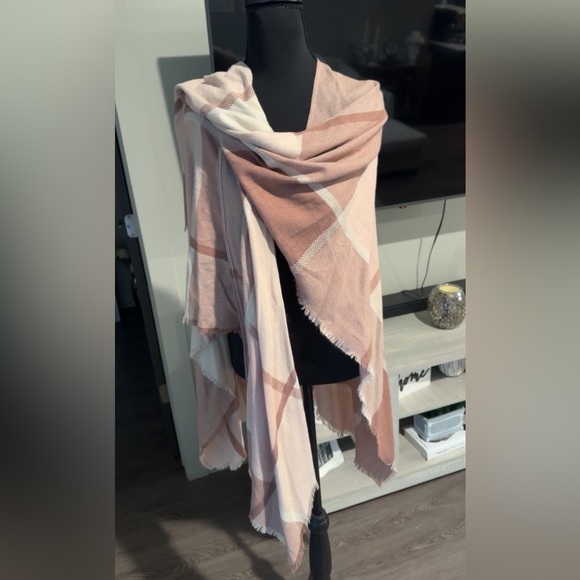 NWOT Lauren Conrad Plaid Shawl - Picture 3 of 6